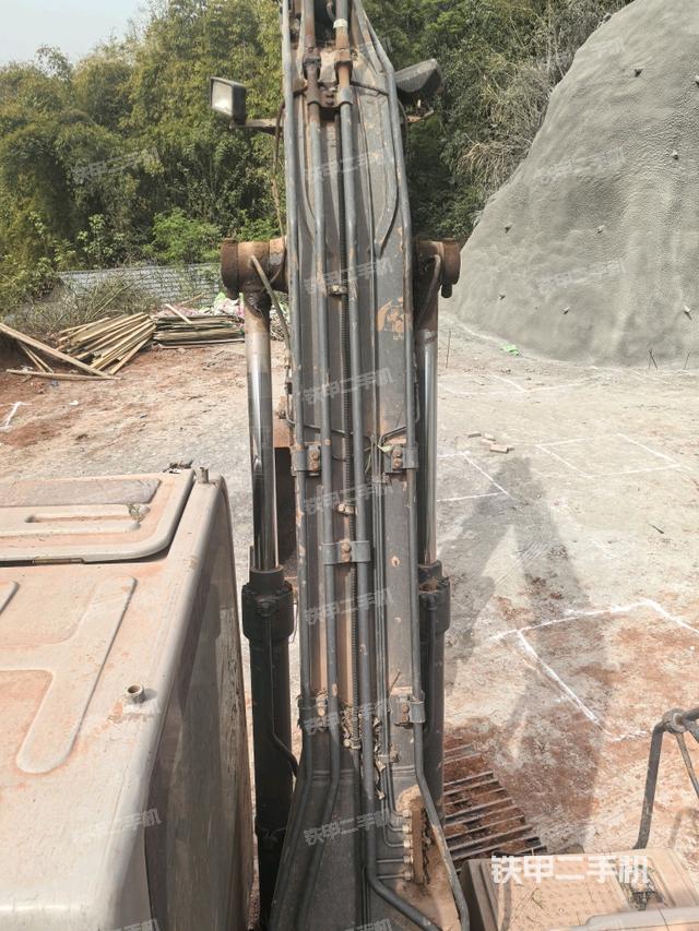 大臂油缸整體?豎拍（工作和回轉(zhuǎn)裝置）