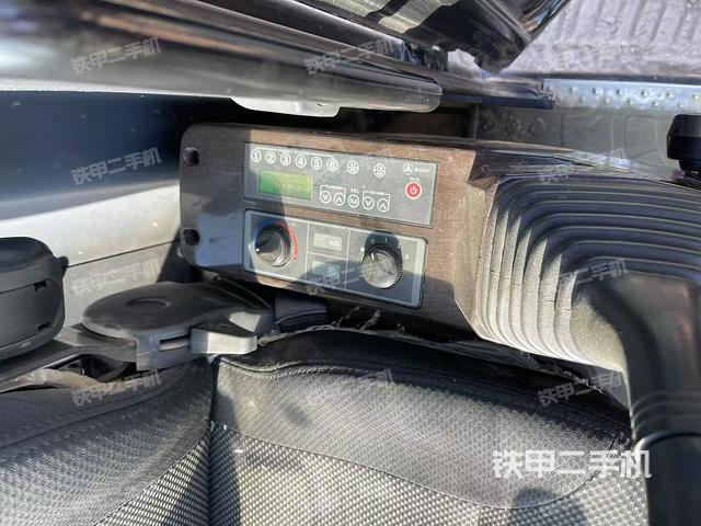 座椅左側(cè)控制臺/音響/含左手柄（駕駛室部分）