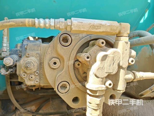 液壓泵艙室正面整體(整機(jī)外觀) 液壓泵艙室正面整體(整機(jī)外觀)