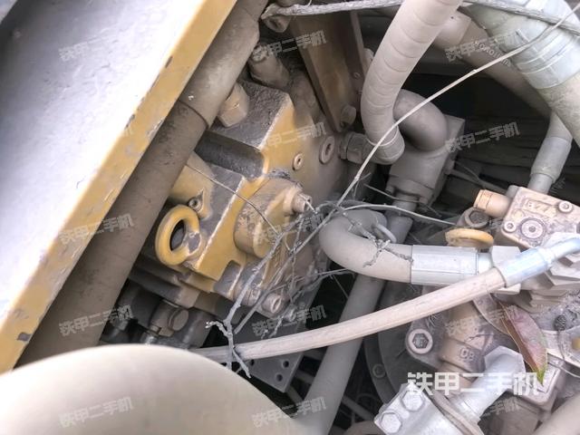 回轉(zhuǎn)馬達(dá)和主控閥（整機(jī)外觀）