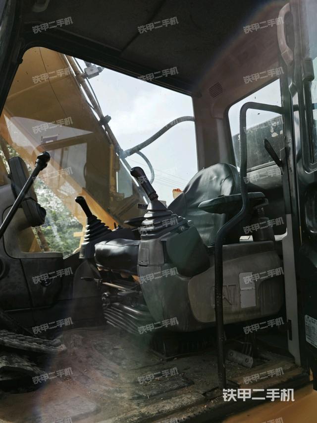 駕駛室整體（整機(jī)外觀）