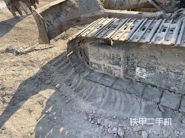 右側(cè)履帶整體?（行走機(jī)構(gòu)）