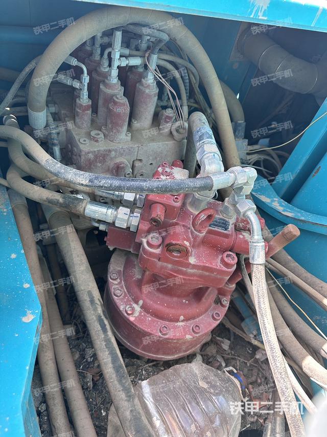 回转马达和主控阀（整机外观）