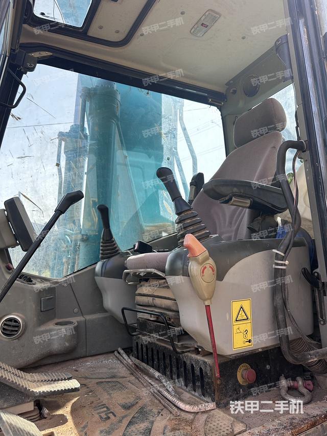 驾驶室整体（整机外观）