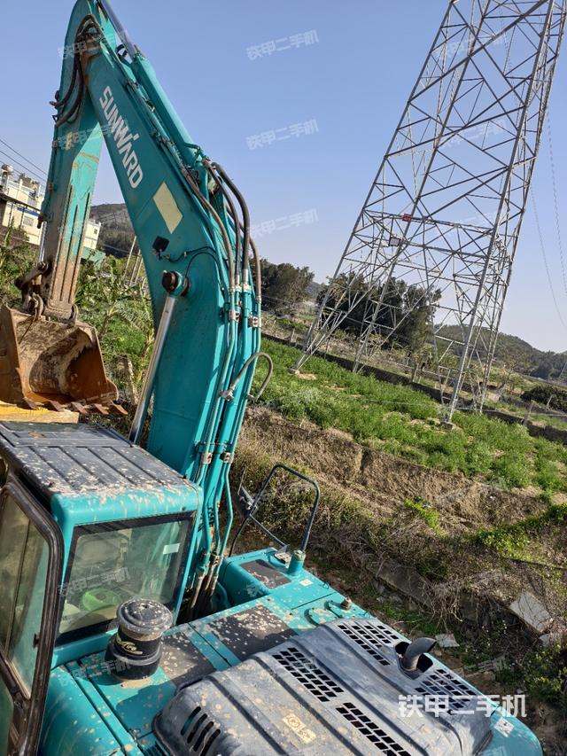 驾驶室顶部（整机外观）