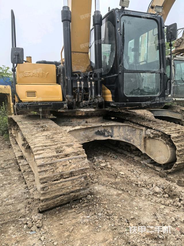 轉(zhuǎn)盤和下車架正前（工作和回轉(zhuǎn)裝置）