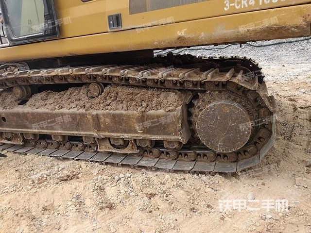 單側(cè)履帶整體(整機(jī)外觀(guān)) 單側(cè)履帶整體(整機(jī)外觀(guān))