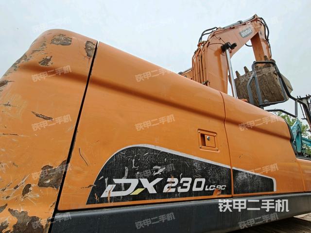 整機(jī)右后45°(整機(jī)外觀) 整機(jī)右后45°(整機(jī)外觀)