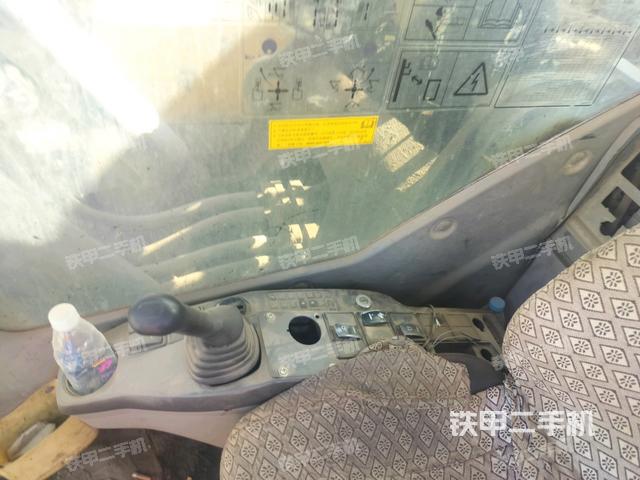 座椅右側(cè)控制臺/鑰匙門/油門/含右手柄(駕駛室部分) 座椅右側(cè)控制臺/鑰匙門/油門/含右手柄(駕駛室部分)