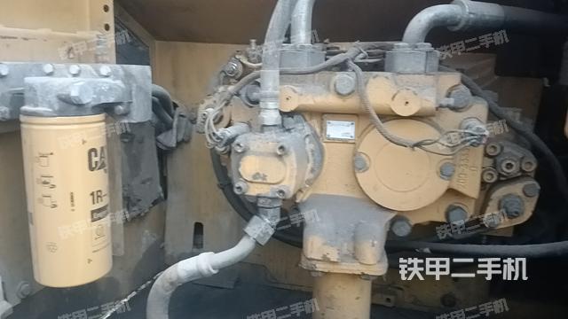 液壓泵艙室正面整體(整機(jī)外觀) 液壓泵艙室正面整體(整機(jī)外觀)