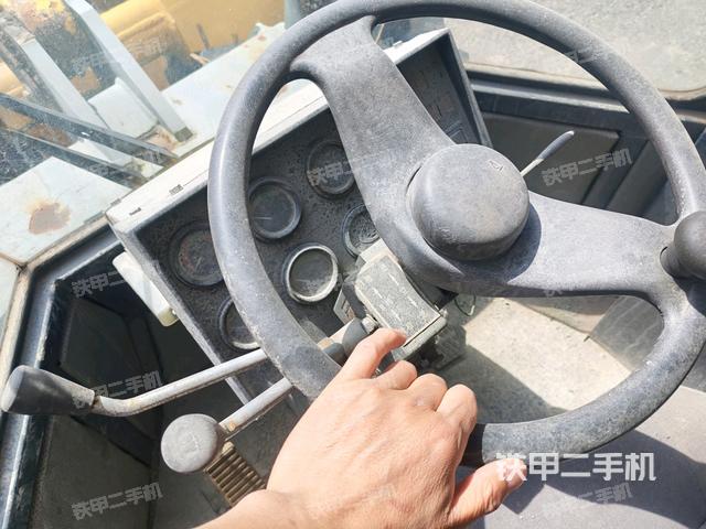 頂棚整體  內(nèi)(駕駛室部分) 頂棚整體  內(nèi)(駕駛室部分)