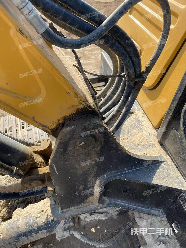 大臂根部?斜（工作和回轉(zhuǎn)裝置）