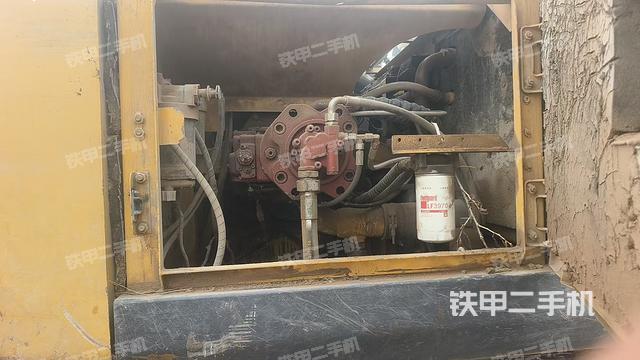 液壓泵艙室正面整體（整機(jī)外觀）