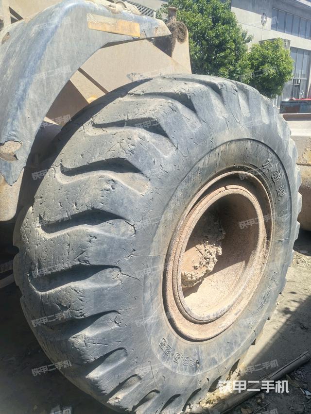 右前輪（行走機(jī)構(gòu)）