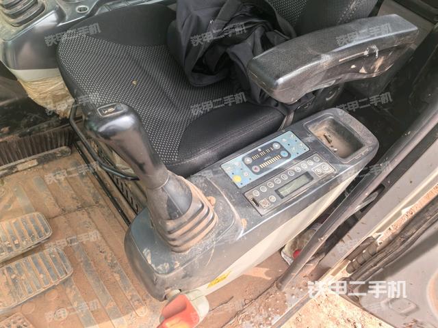 座椅右側(cè)控制臺/鑰匙門/油門/含右手柄（駕駛室部分）