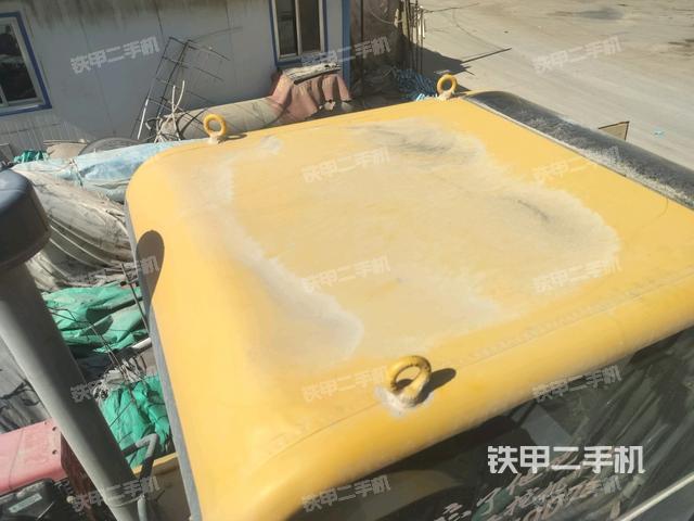 駕駛室頂部(整機(jī)外觀) 駕駛室頂部(整機(jī)外觀)