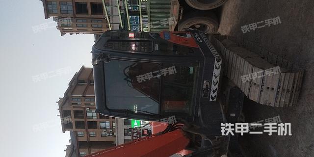 駕駛室整體(整機(jī)外觀) 駕駛室整體(整機(jī)外觀)