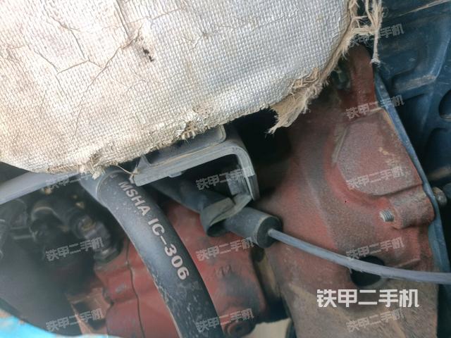 液壓泵艙室正面整體(整機(jī)外觀) 液壓泵艙室正面整體(整機(jī)外觀)
