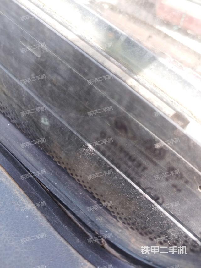 后窗玻璃角標（駕駛室部分）