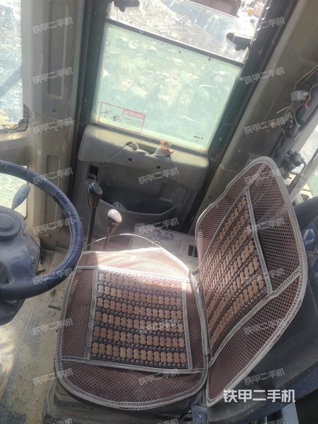 駕駛室內(nèi)部（駕駛室部分）