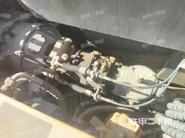 回轉(zhuǎn)馬達(dá)和主控閥(整機(jī)外觀) 回轉(zhuǎn)馬達(dá)和主控閥(整機(jī)外觀)