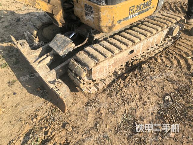單側(cè)履帶整體(整機(jī)外觀) 單側(cè)履帶整體(整機(jī)外觀)