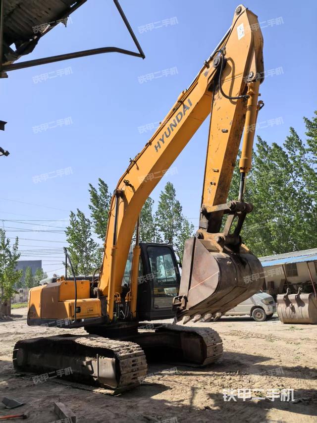 现代R225LC-7挖掘机的设备实拍-第8张实拍照片