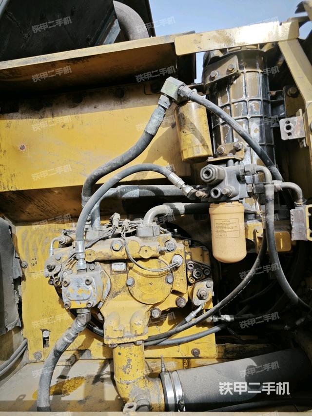 液壓泵艙室正面整體（整機(jī)外觀）