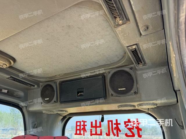 駕駛室頂部（整機外觀）