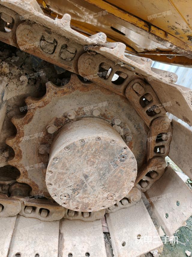 單側(cè)履帶整體(整機(jī)外觀) 單側(cè)履帶整體(整機(jī)外觀)