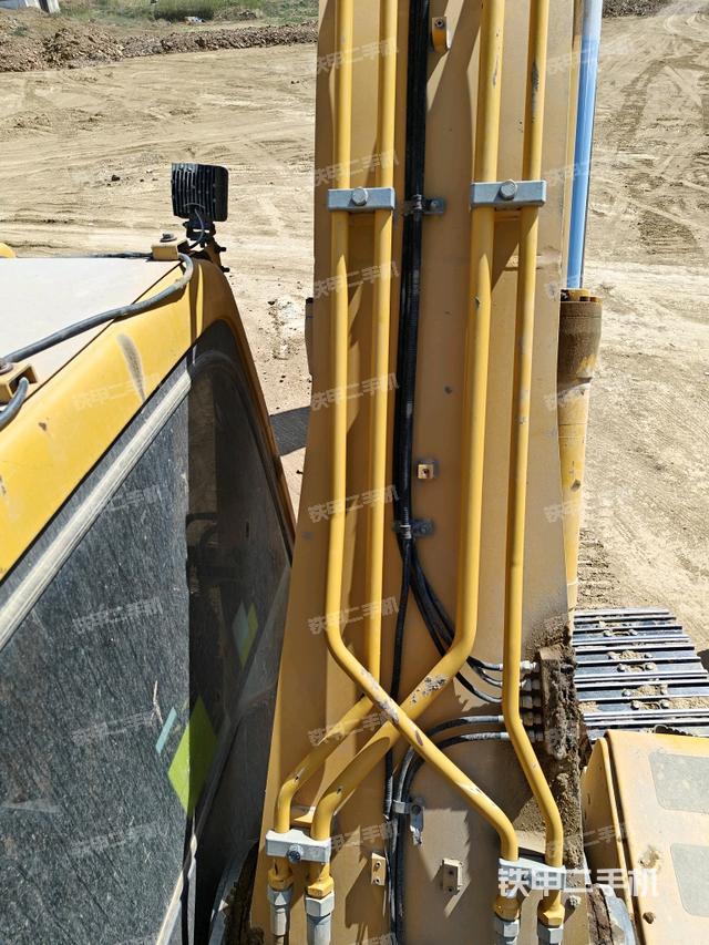 大臂背部俯視（工作和回轉(zhuǎn)裝置）