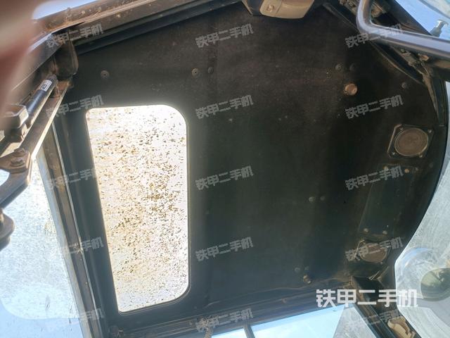 駕駛室頂部（整機外觀）