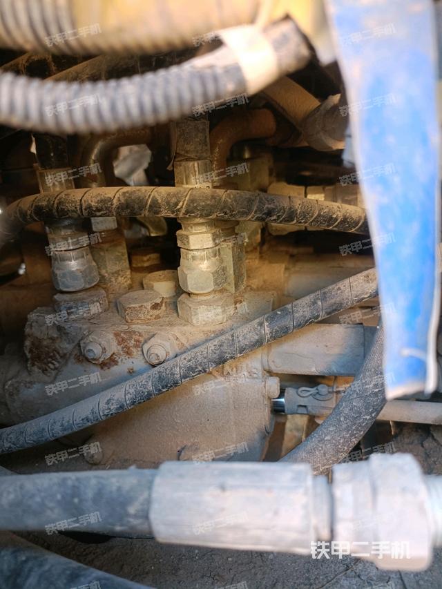 回轉(zhuǎn)馬達和主控閥（整機外觀）