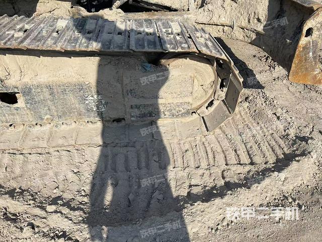 左驅(qū)動輪（行走機(jī)構(gòu)）