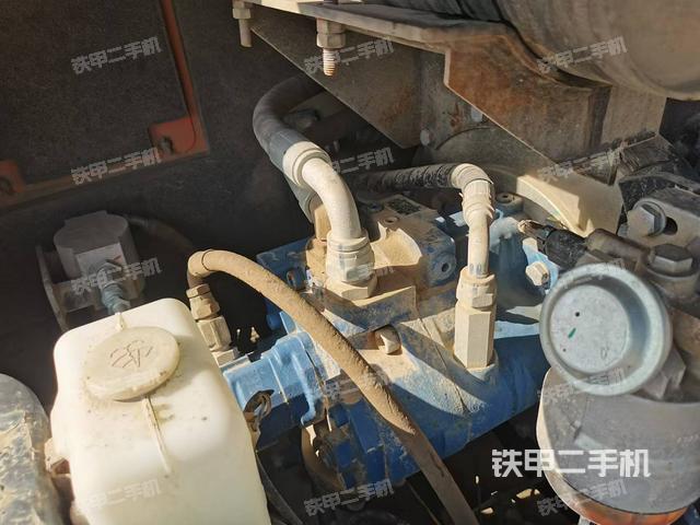液壓泵艙室正面整體(整機(jī)外觀) 液壓泵艙室正面整體(整機(jī)外觀)
