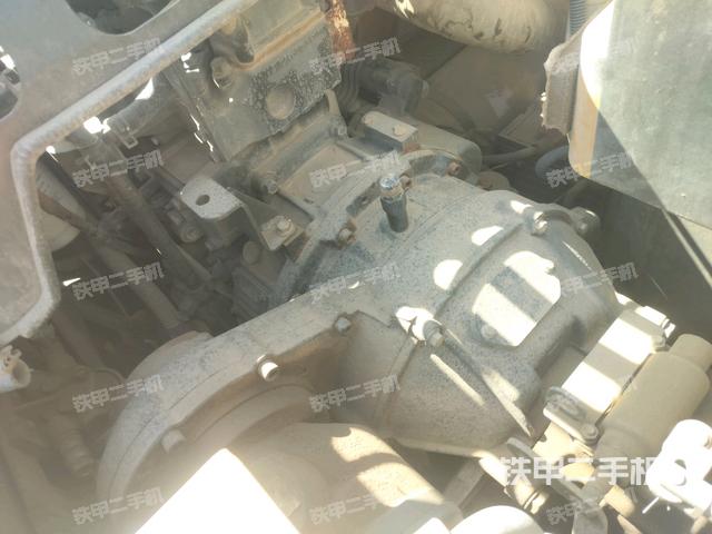 液壓泵艙室正面整體(整機(jī)外觀) 液壓泵艙室正面整體(整機(jī)外觀)