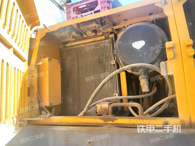 散熱器正面(大件艙室) 散熱器正面(大件艙室)
