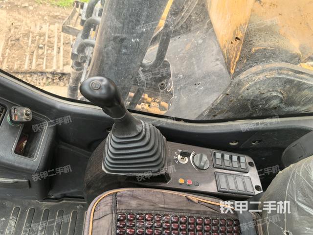 座椅右側(cè)控制臺(tái)/鑰匙門/油門/含右手柄（駕駛室部分）