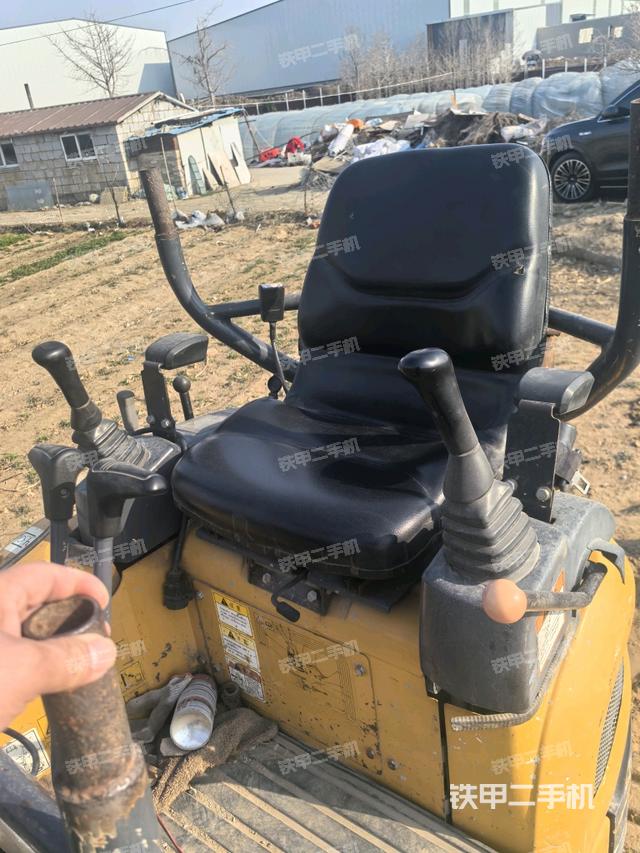 駕駛室整體(整機(jī)外觀) 駕駛室整體(整機(jī)外觀)