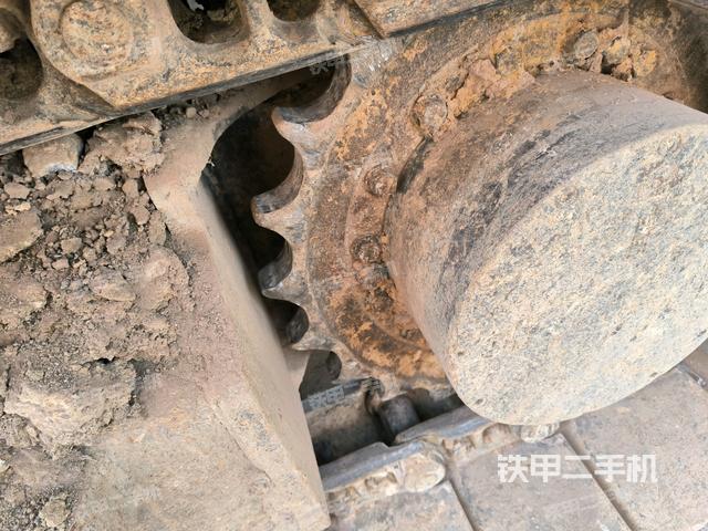 左驅(qū)動輪（行走機(jī)構(gòu)）