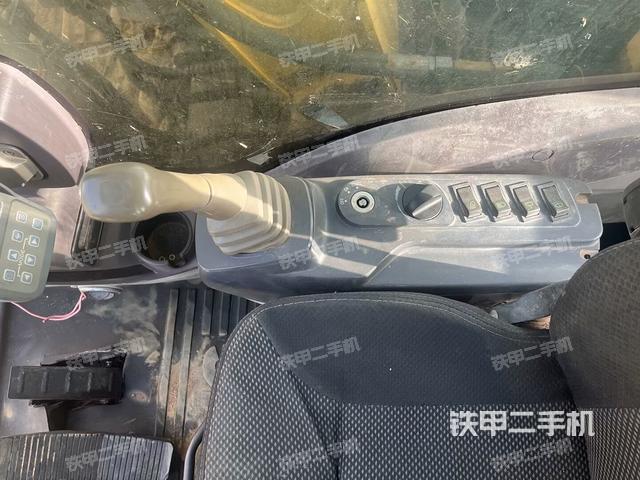 駕駛室左前45度(駕駛室部分) 駕駛室左前45度(駕駛室部分)