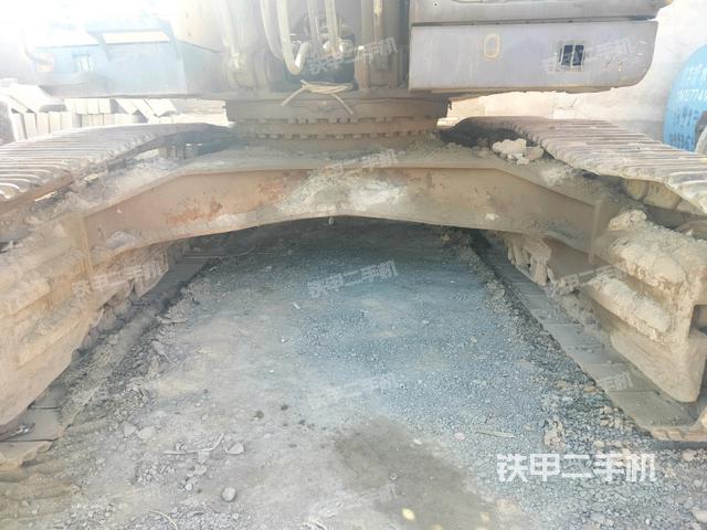 轉(zhuǎn)盤和下車架正前(工作和回轉(zhuǎn)裝置) 轉(zhuǎn)盤和下車架正前(工作和回轉(zhuǎn)裝置)