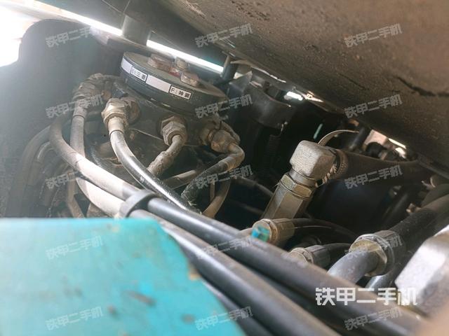回轉(zhuǎn)馬達(dá)和主控閥(整機(jī)外觀) 回轉(zhuǎn)馬達(dá)和主控閥(整機(jī)外觀)