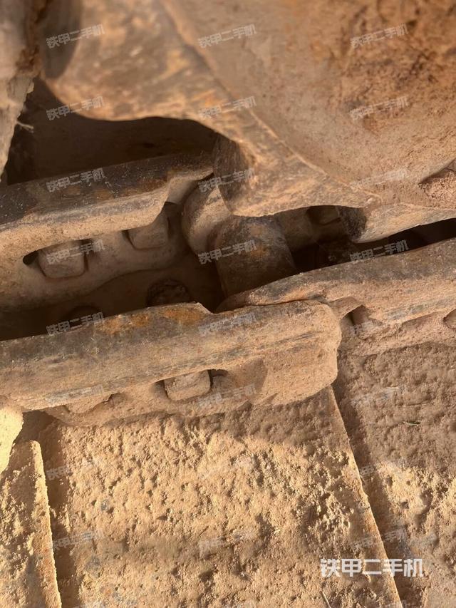 左側(cè)履帶整體?(行走機(jī)構(gòu)) 左側(cè)履帶整體?(行走機(jī)構(gòu))