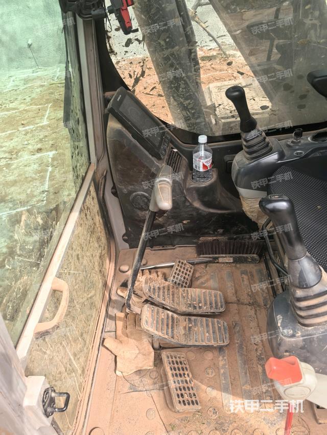 座椅左側(cè)控制臺/音響/含左手柄（駕駛室部分）