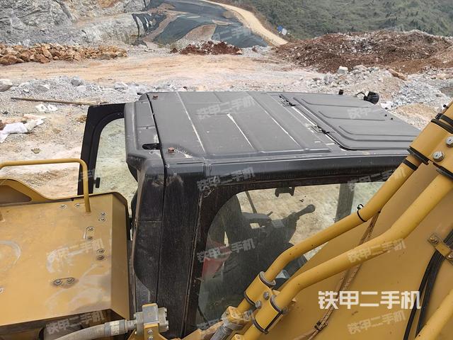 駕駛室頂部(整機(jī)外觀(guān)) 駕駛室頂部(整機(jī)外觀(guān))