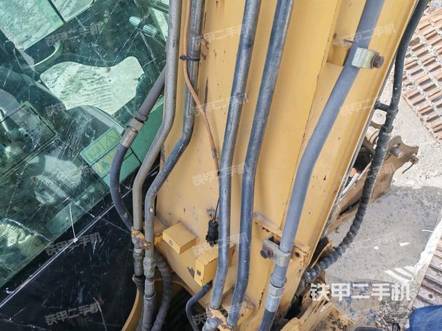 大臂背部俯視(工作和回轉(zhuǎn)裝置) 大臂背部俯視(工作和回轉(zhuǎn)裝置)