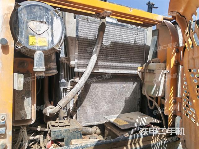 散熱器正面(大件艙室) 散熱器正面(大件艙室)