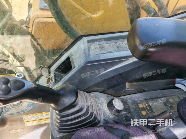 座椅右側(cè)控制臺(tái)/鑰匙門/油門/含右手柄(駕駛室部分) 座椅右側(cè)控制臺(tái)/鑰匙門/油門/含右手柄(駕駛室部分)