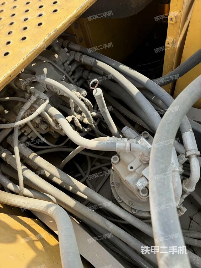 回轉(zhuǎn)馬達和主控閥（整機外觀）